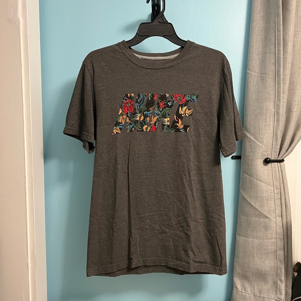 Nike Gray Regular Fit T-Shirt